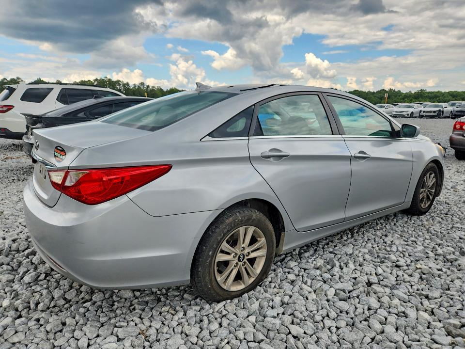 Фото 3 с аукциона – 2012 HYUNDAI SONATA с VIN 5NPEB4AC0CH425953