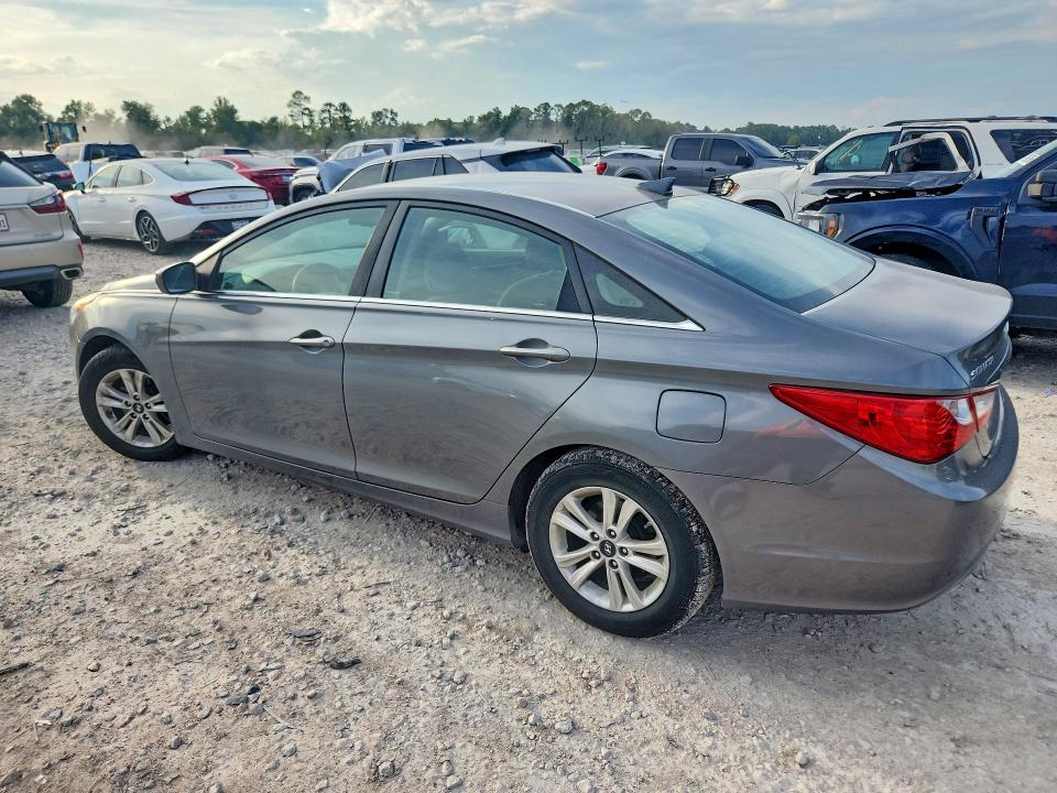 Photo 2 from auction – 2013 HYUNDAI SONATA with VIN 5NPEB4AC7DH712773