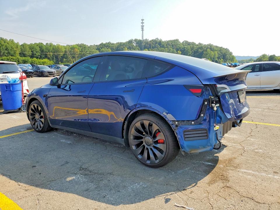 Foto 2 de la subasta – 2023 TESLA MODEL Y con VIN 7SAYGDEF2PF832716