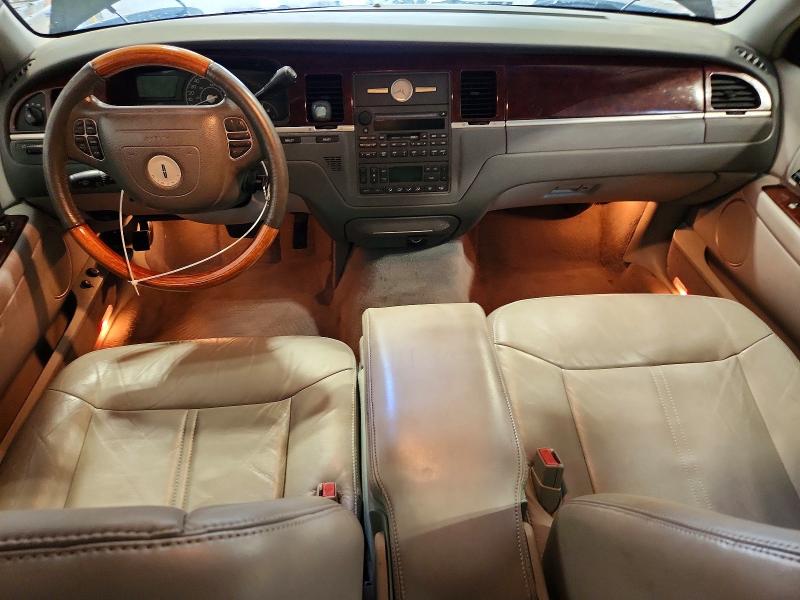 Photo 8 from auction – 2004 LINCOLN TOWN CAR with VIN 1LNHM83W34Y619295