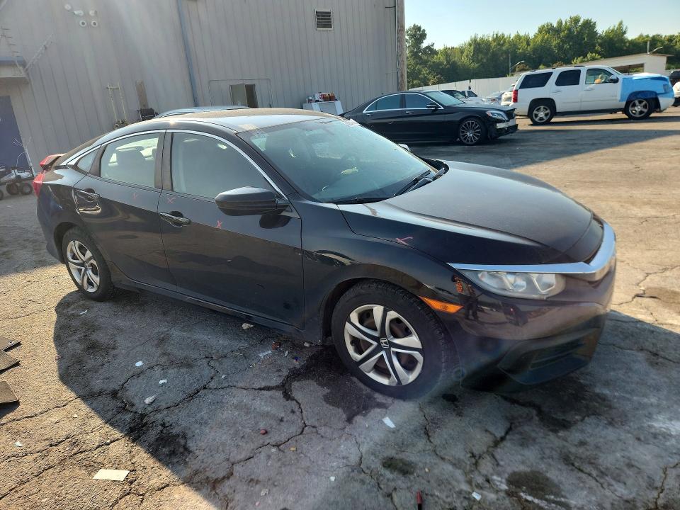 Photo 4 from auction – 2018 HONDA CIVIC with VIN 19XFC2F59JE013564