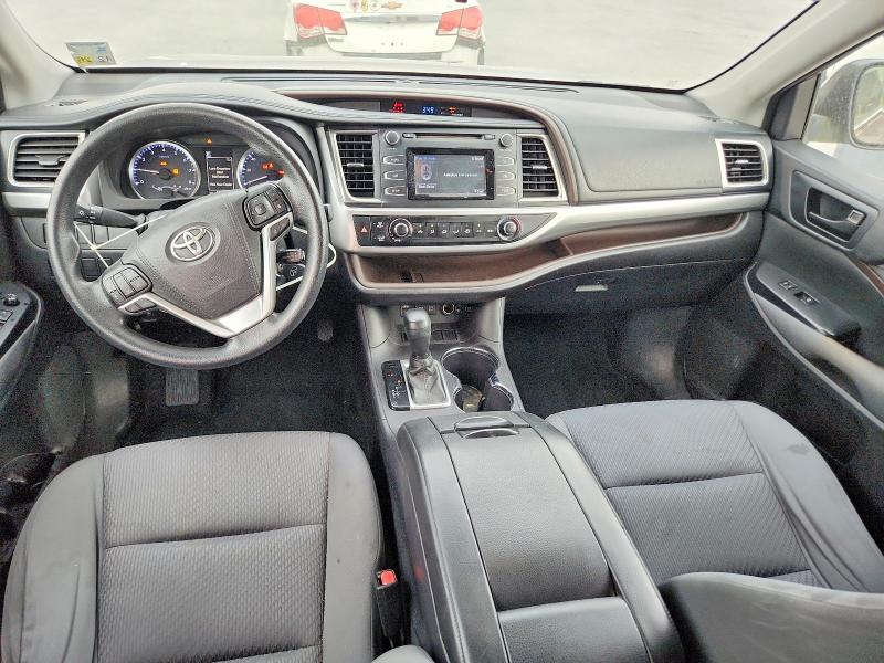 Photo 8 from auction – 2018 TOYOTA HIGHLANDER with VIN 5TDZZRFH8JS243181