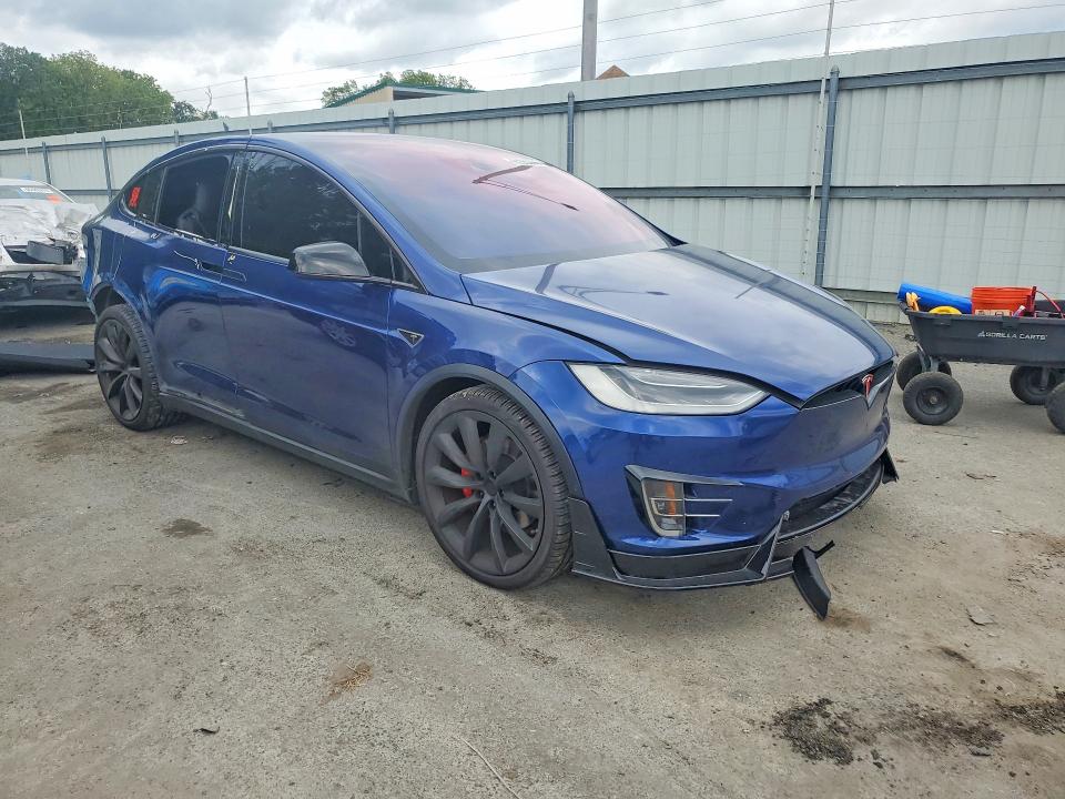 Photo 4 from auction – 2016 TESLA MODEL X with VIN 5YJXCAE40GF019697