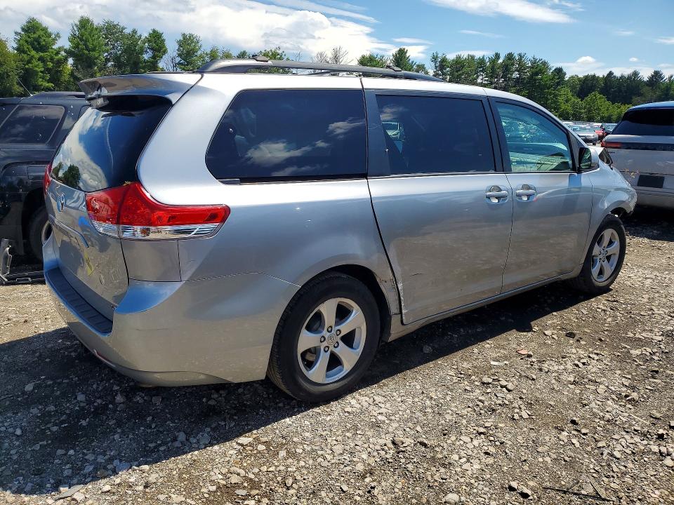 Photo 3 from auction – 2011 TOYOTA SIENNA with VIN 5TDKK3DC3BS083769