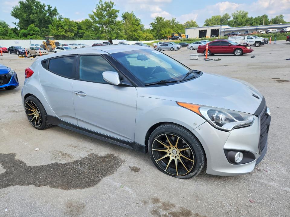 Foto 4 de la subasta – 2016 HYUNDAI VELOSTER con VIN KMHTC6AE7GU275512