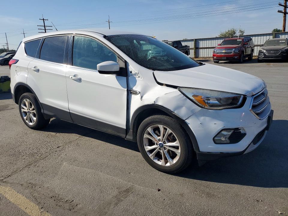 Photo 4 from auction – 2019 FORD ESCAPE with VIN 1FMCU0G94KUB12300