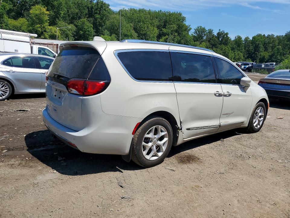 Photo 3 from auction – 2017 CHRYSLER PACIFICA with VIN 2C4RC1EG1HR555941