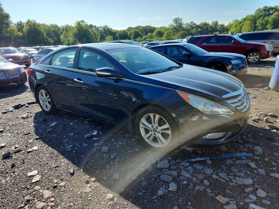Photo 4 from auction – 2011 HYUNDAI SONATA with VIN 5NPEC4AC8BH119076