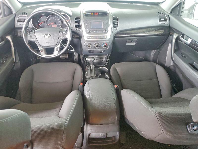Photo 8 from auction – 2014 KIA SORENTO with VIN 5XYKTCA62EG497039