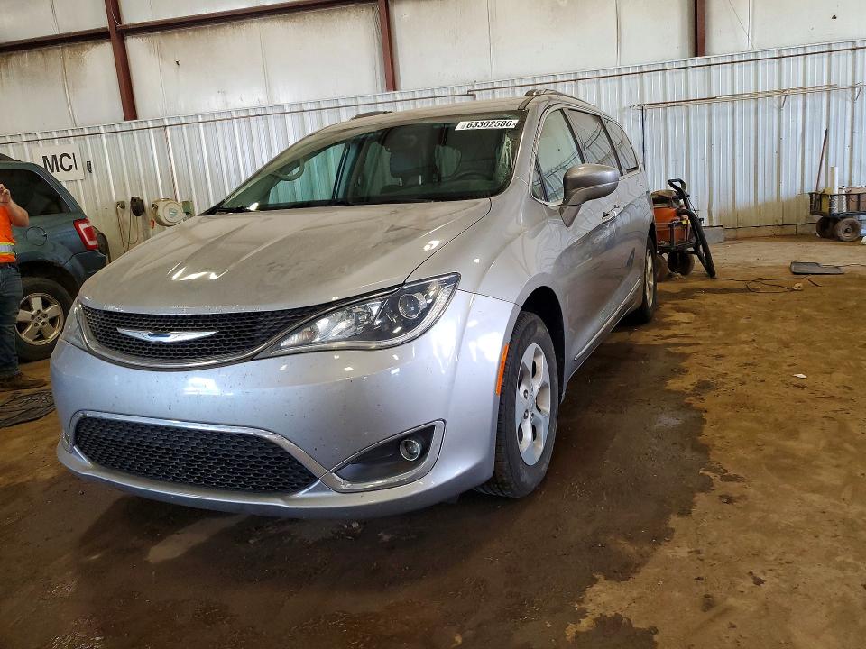 CHRYSLER PACIFICA 2017 with VIN 2C4RC1EG0HR511736 - Photo from auction