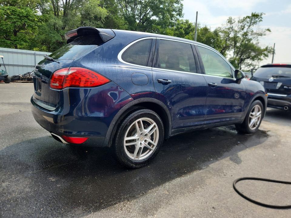 Photo 3 from auction – 2013 PORSCHE CAYENNE with VIN WP1AA2A26DLA00648