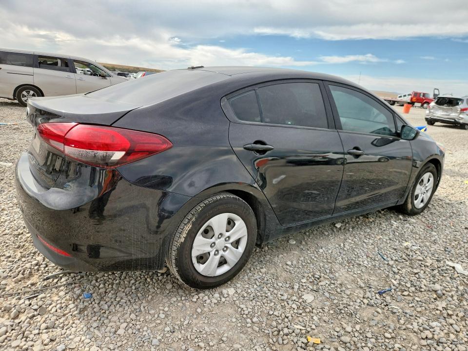 Photo 3 from auction – 2017 KIA FORTE with VIN 3KPFK4A77HE029828