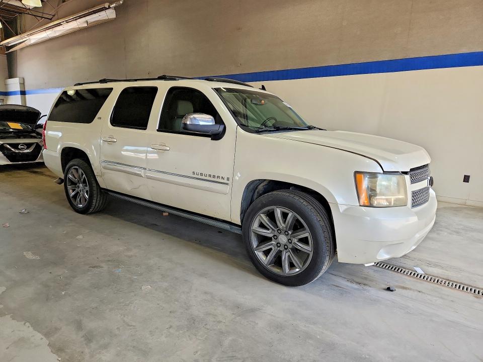 Photo 4 from auction – 2008 CHEVROLET SUBURBAN with VIN 1GNFK16328R208486