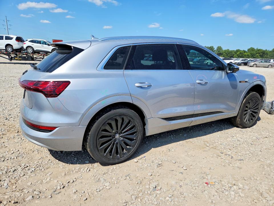 Photo 3 from auction – 2019 AUDI E-TRON with VIN WA1VABGE2KB022096