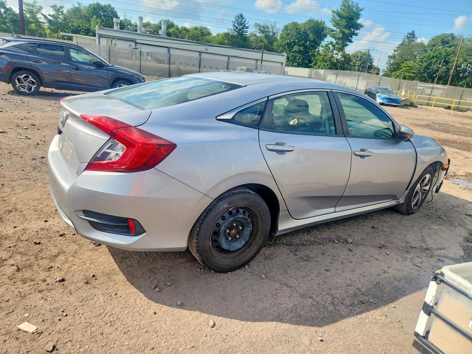 Photo 3 from auction – 2019 HONDA CIVIC with VIN 2HGFC2F63KH547403