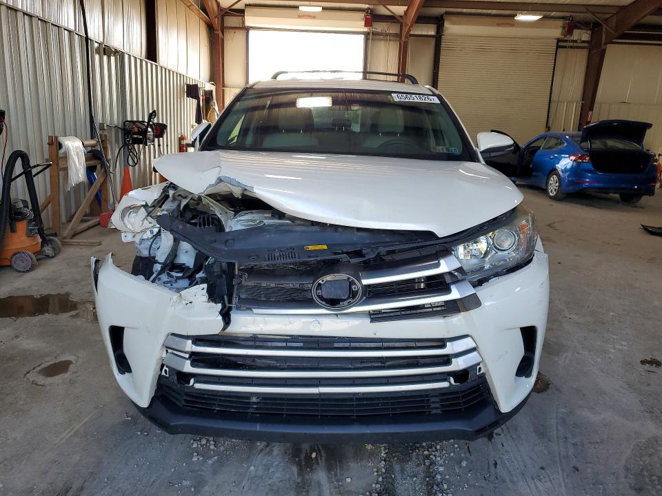 Photo 5 from auction – 2018 TOYOTA HIGHLANDER with VIN 5TDBZRFH3JS870419