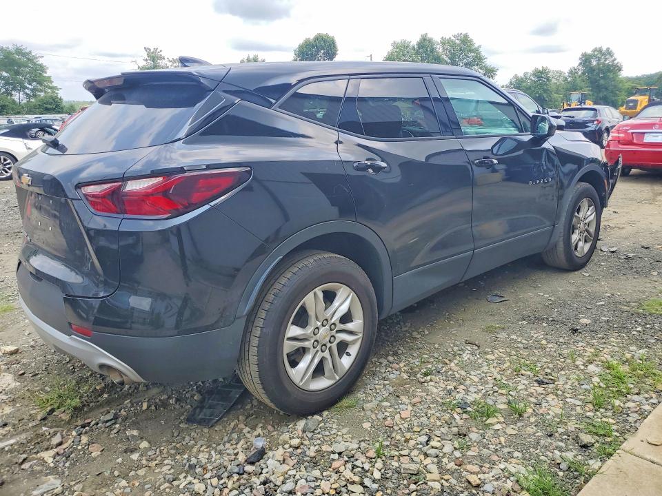 Photo 3 from auction – 2021 CHEVROLET BLAZER with VIN 3GNKBHR48MS579672