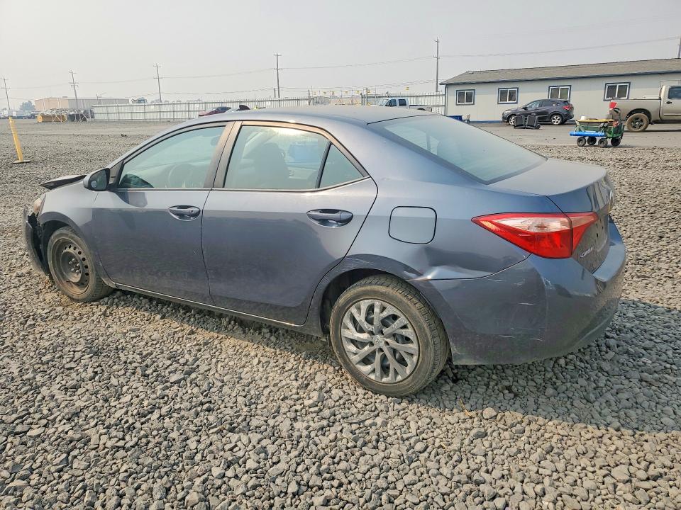 Photo 2 from auction – 2018 TOYOTA COROLLA with VIN 5YFBURHE0JP807241