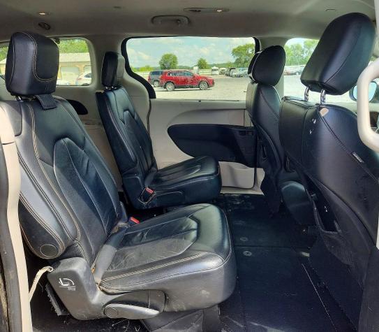 Photo 11 from auction – 2017 CHRYSLER PACIFICA with VIN 2C4RC1BG9HR511464