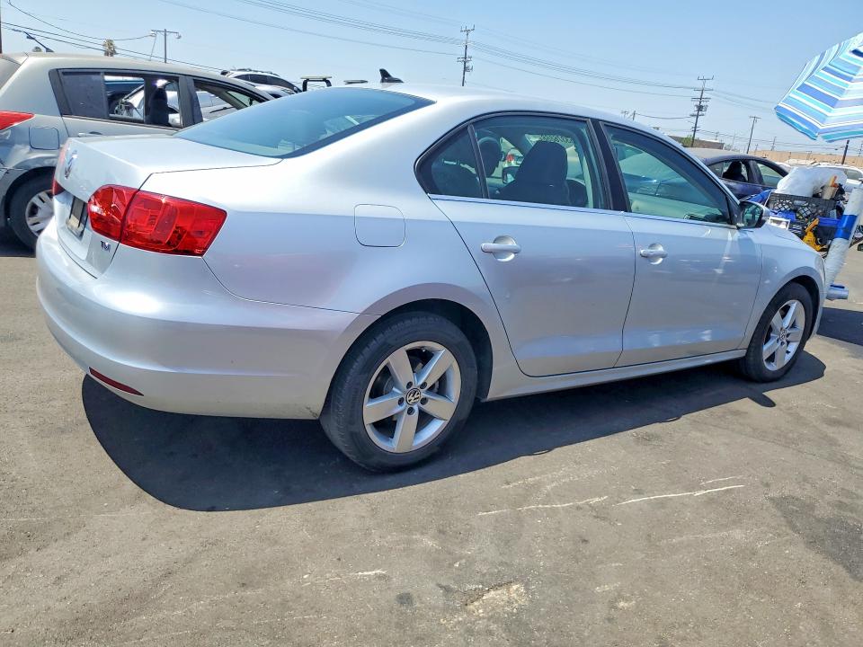 Photo 3 from auction – 2013 VOLKSWAGEN JETTA with VIN 3VWLL7AJXDM414844