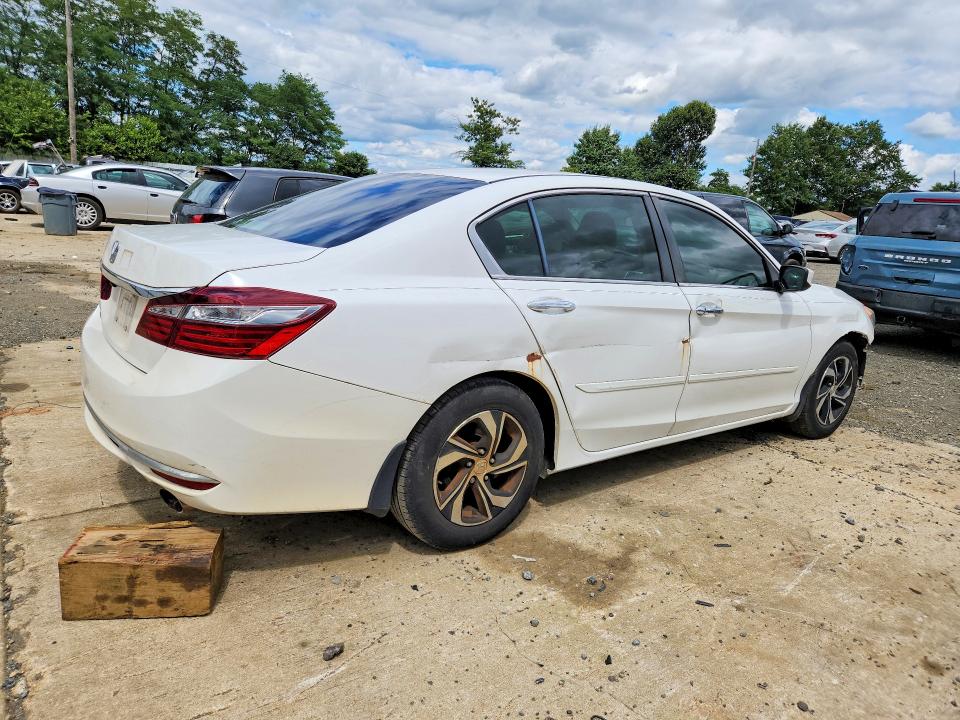 Photo 3 from auction – 2016 HONDA ACCORD with VIN 1HGCR2F30GA219370
