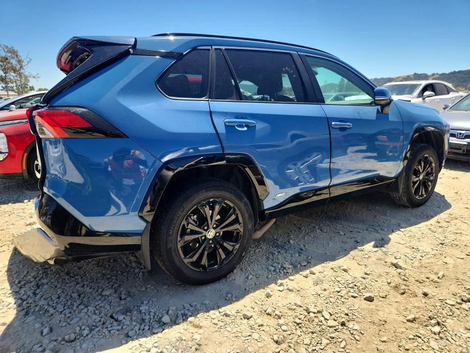 Photo 3 from auction – 2022 TOYOTA RAV4 with VIN 4T3T6RFV4NU096205