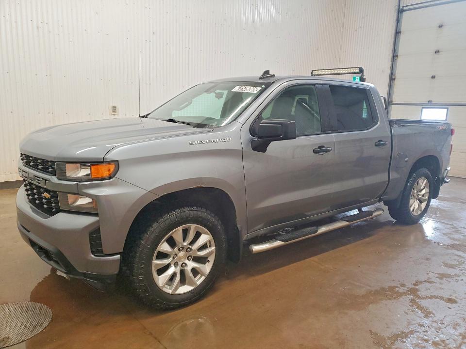 CHEVROLET SILVERADO 2021 with VIN 1GCUYBEF8MZ245424 - Photo from auction