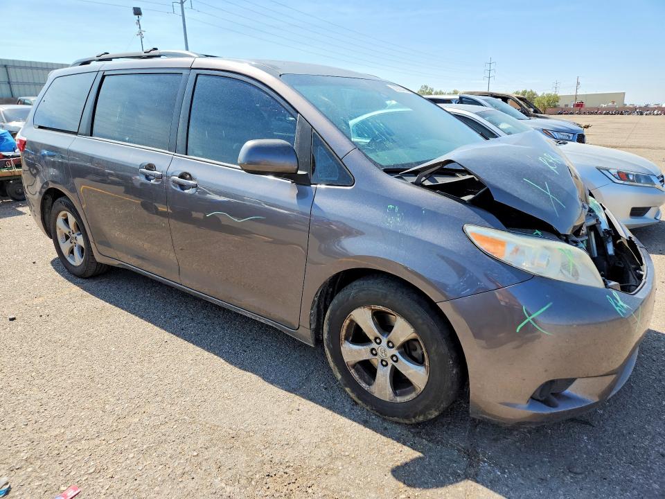 Photo 4 from auction – 2016 TOYOTA SIENNA with VIN 5TDKK3DC6GS727806
