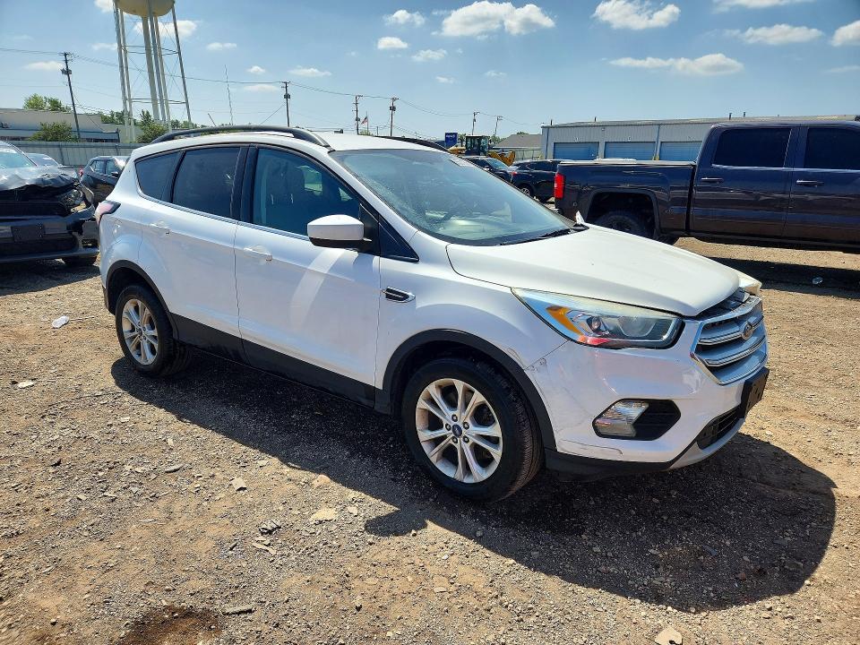 Foto 4 de la subasta – 2017 FORD ESCAPE con VIN 1FMCU9GD5HUD10997