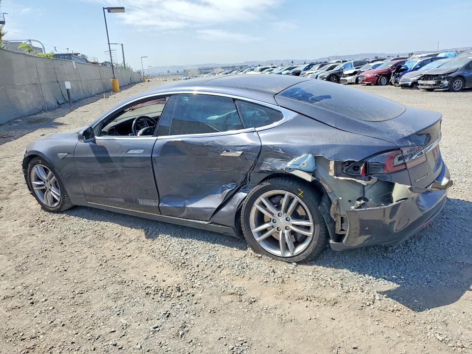 Фото 2 с аукциона – 2015 TESLA MODEL S с VIN 5YJSA1E22FF116364