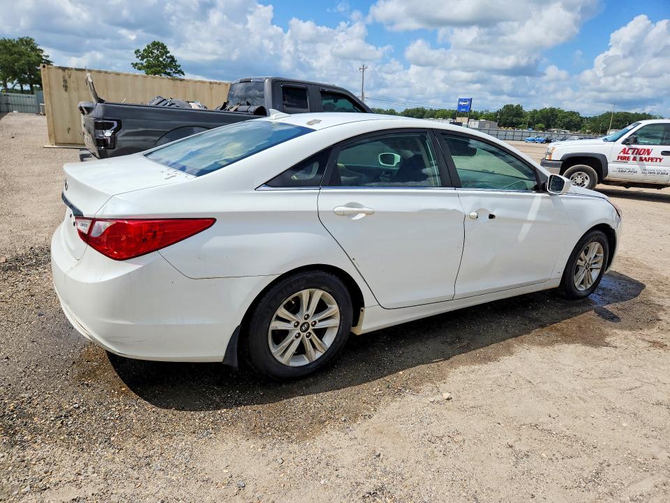 Photo 3 from auction – 2012 HYUNDAI SONATA with VIN 5NPEB4AC4CH364963