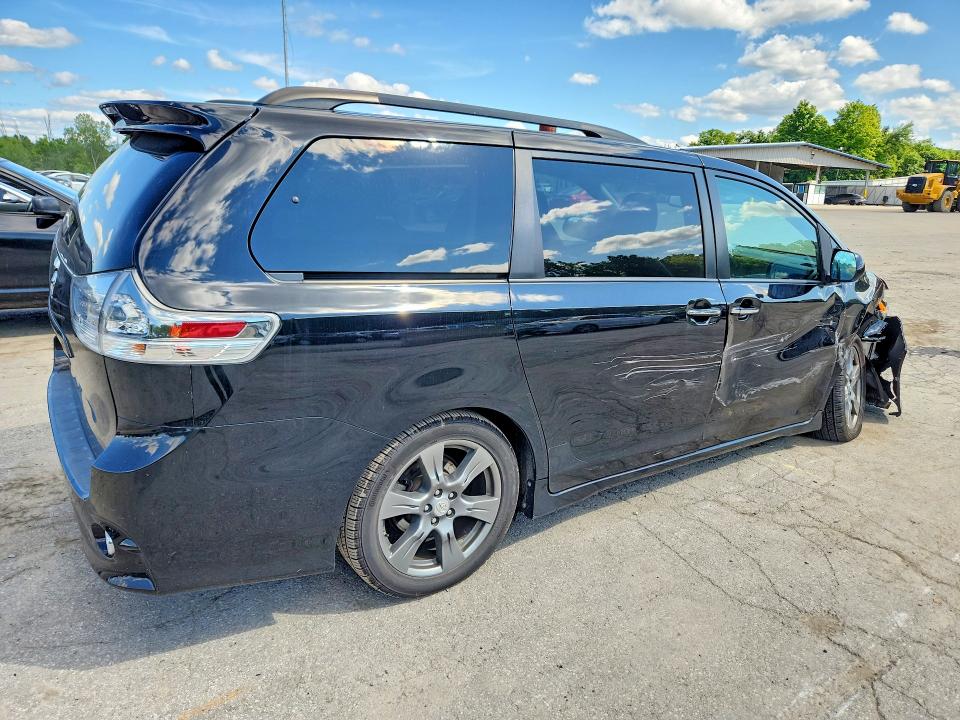 Photo 3 from auction – 2017 TOYOTA SIENNA with VIN 5TDXZ3DC7HS871061