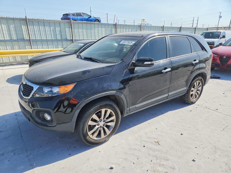 KIA SORENTO 2011 with VIN 5XYKU4A25BG021234 - Photo from auction