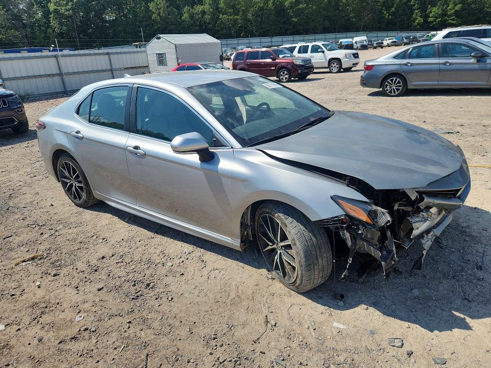 Photo 4 from auction – 2022 TOYOTA CAMRY with VIN 4T1T11AK2NU016759