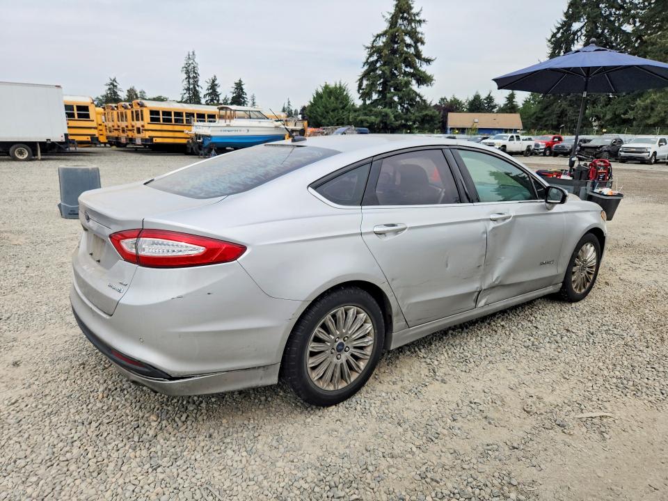 Photo 3 from auction – 2016 FORD FUSION with VIN 3FA6P0LU7GR314104