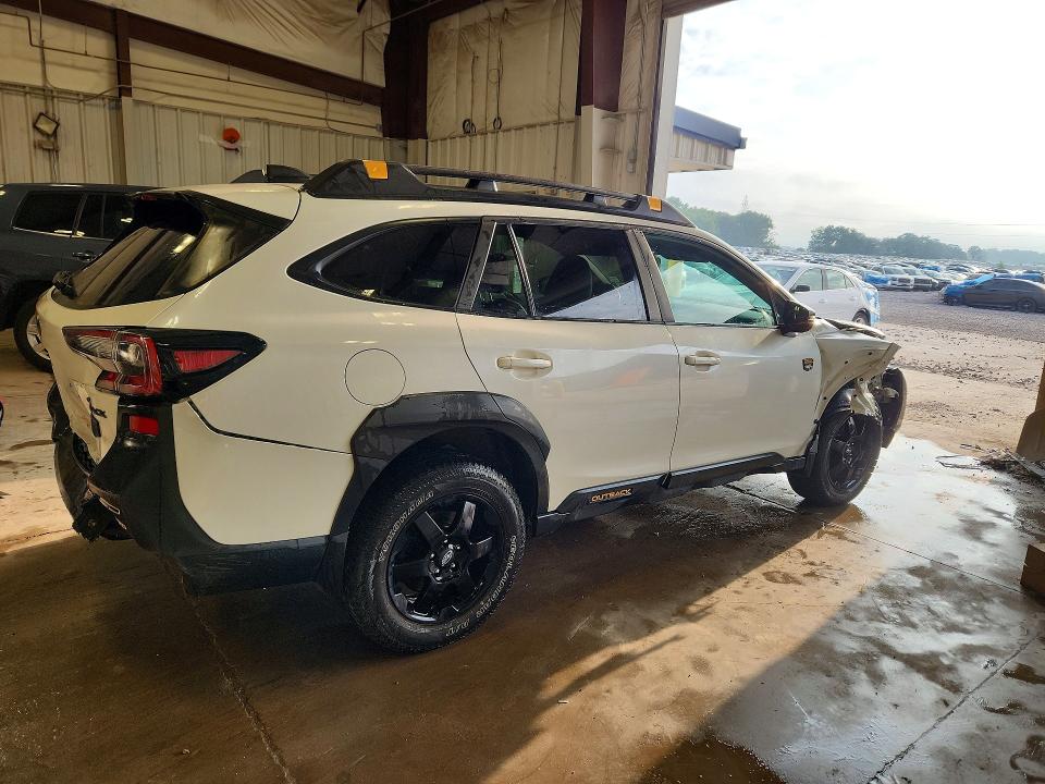 Photo 3 from auction – 2022 SUBARU OUTBACK with VIN 4S4BTGUD4N3111240