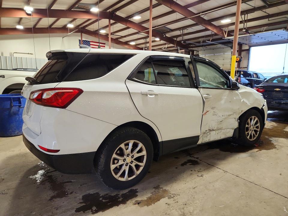 Photo 3 from auction – 2020 CHEVROLET EQUINOX with VIN 2GNAXHEV7L6217017