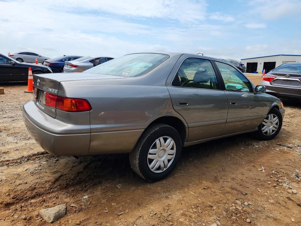 Photo 3 from auction – 2000 TOYOTA CAMRY with VIN 4T1BF22K6YU110200
