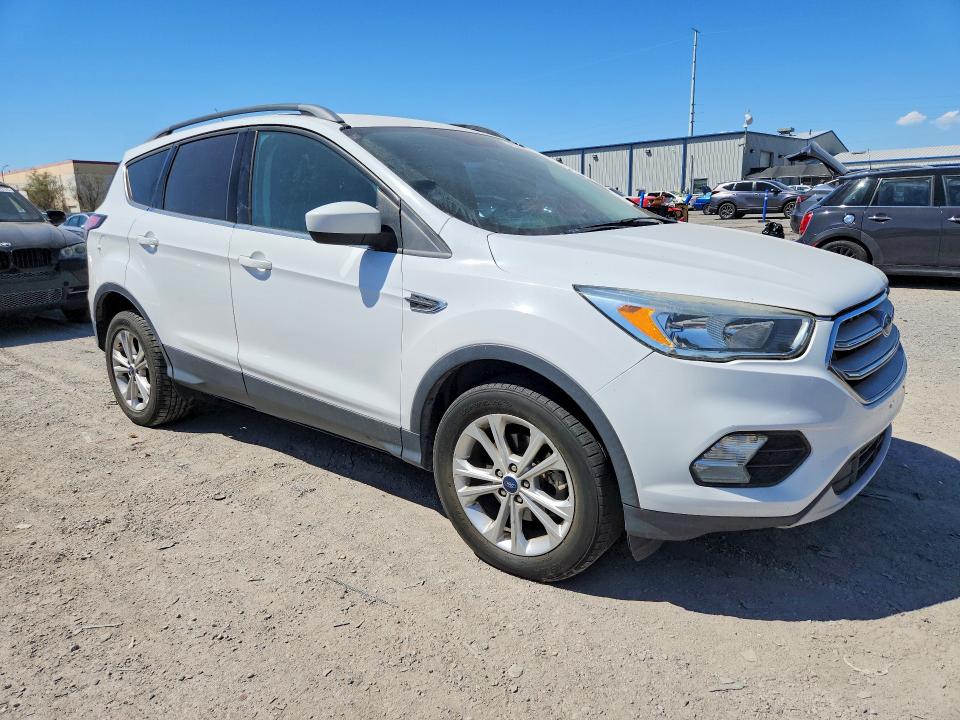 Photo 4 from auction – 2018 FORD ESCAPE with VIN 1FMCU0GD7JUA73754