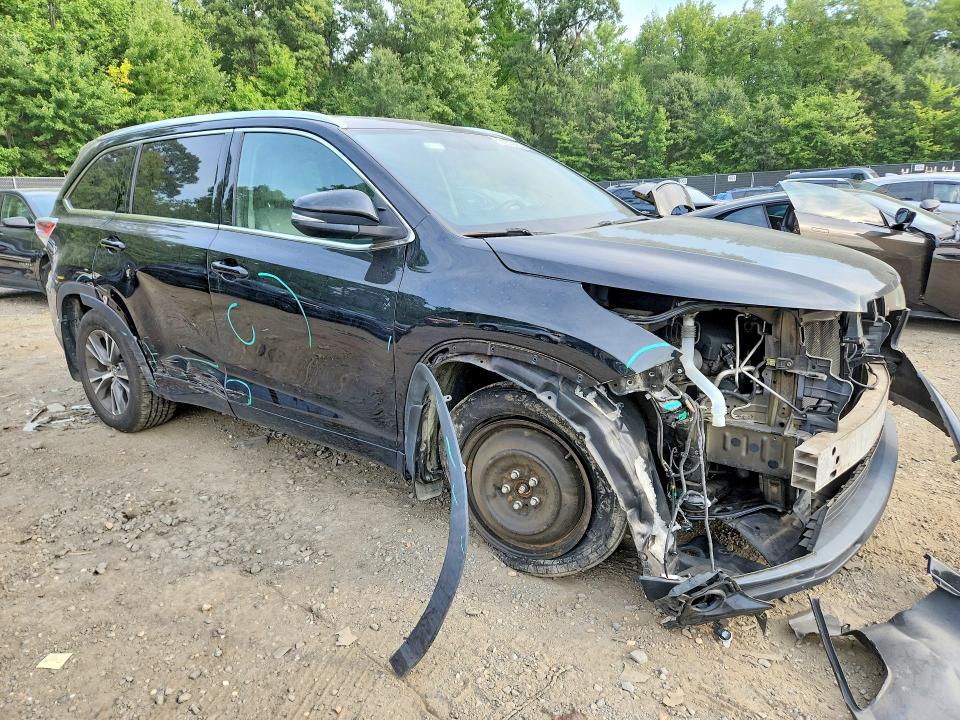 Photo 4 from auction – 2016 TOYOTA HIGHLANDER with VIN 5TDJKRFH5GS285673