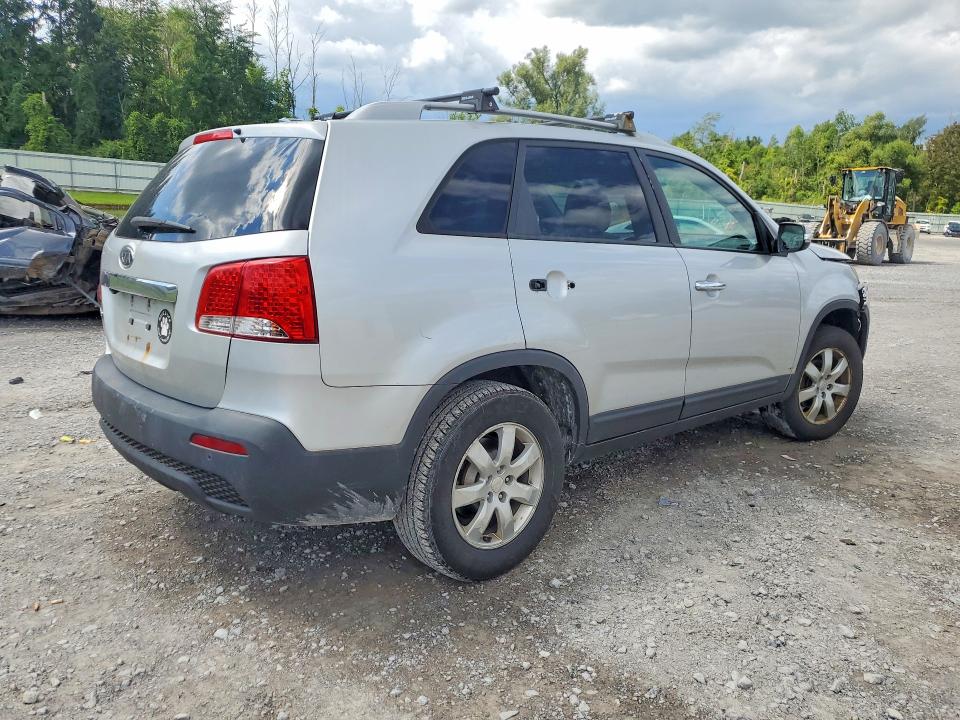 Photo 3 from auction – 2011 KIA SORENTO with VIN 5XYKT4A14BG089230
