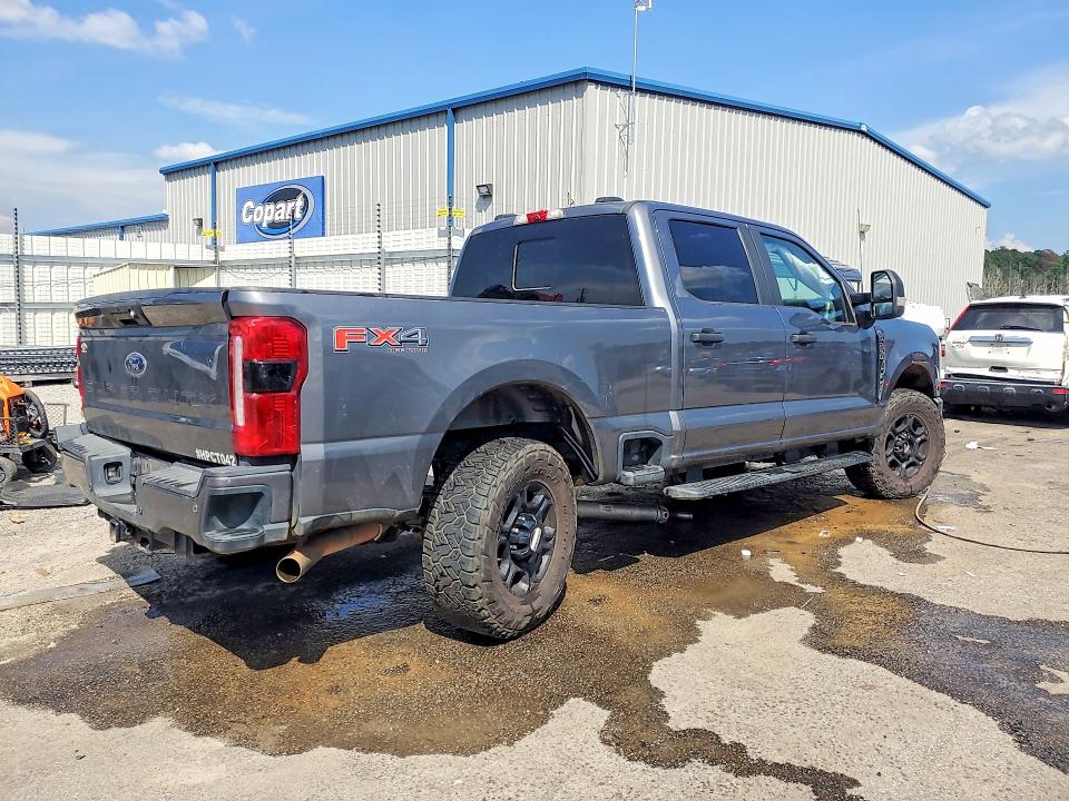 Foto 3 de la subasta – 2023 FORD F250 con VIN 1FT8W2BA1PEC08792