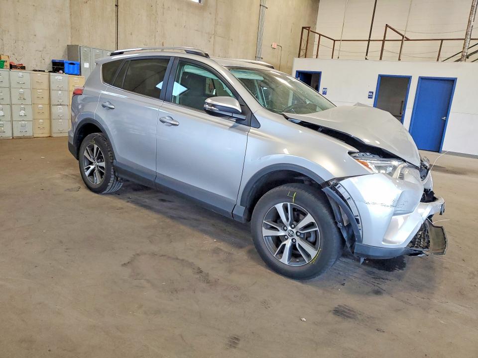 Фото 4 с аукциона – 2017 TOYOTA RAV4 с VIN 2T3RFREV7HW542377