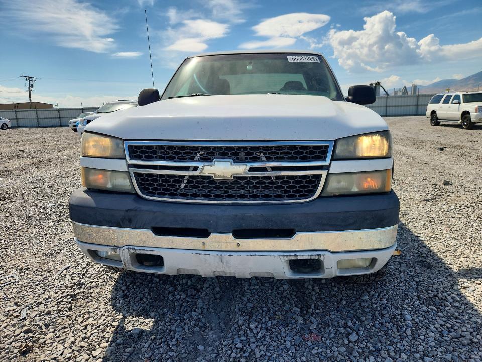 Photo 5 from auction – 2005 CHEVROLET SILVERADO with VIN 1GCHK23U15F804576