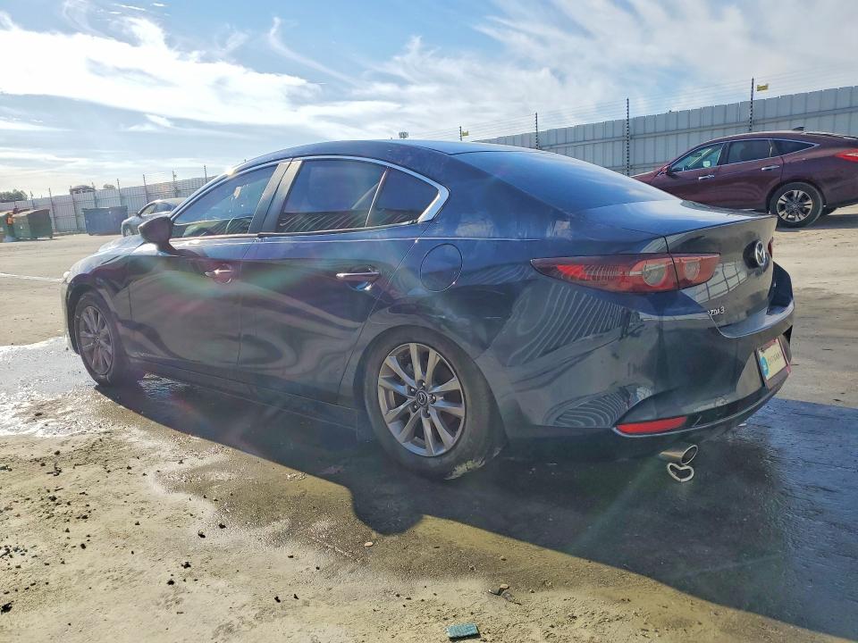 Photo 2 from auction – 2020 MAZDA 3 with VIN 3MZBPABL4LM134235