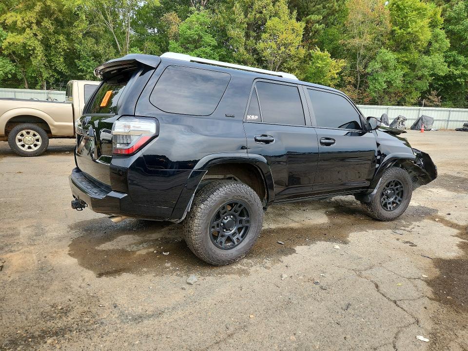 Photo 3 from auction – 2018 TOYOTA 4RUNNER with VIN JTEZU5JR4J5187202