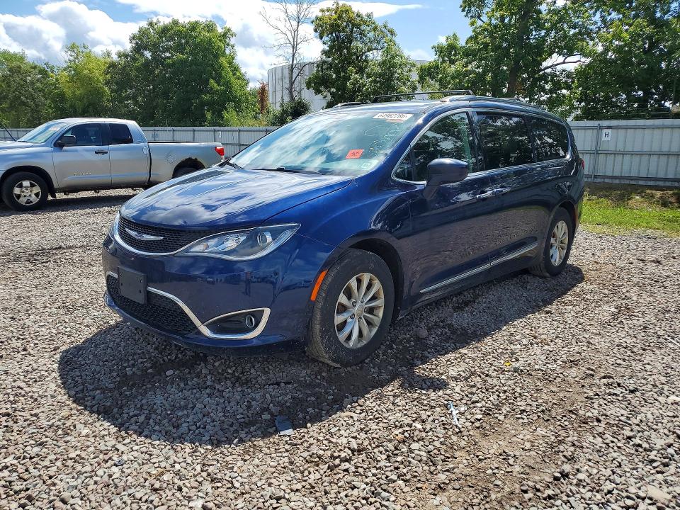 CHRYSLER PACIFICA 2018 with VIN 2C4RC1BGXJR280533 - Photo from auction