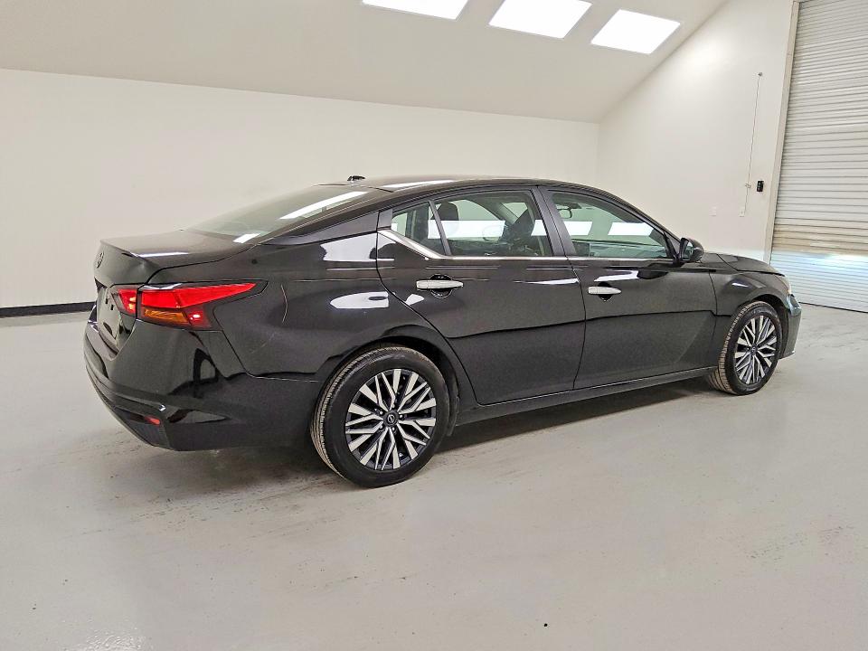 Photo 3 from auction – 2025 NISSAN ALTIMA with VIN 1N4BL4DV3SN401762