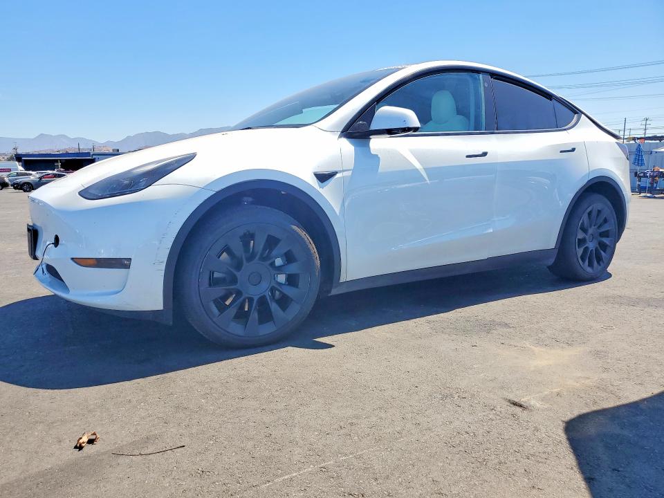 TESLA MODEL Y 2023 with VIN 7SAYGDEE9PF621925 - Photo from auction