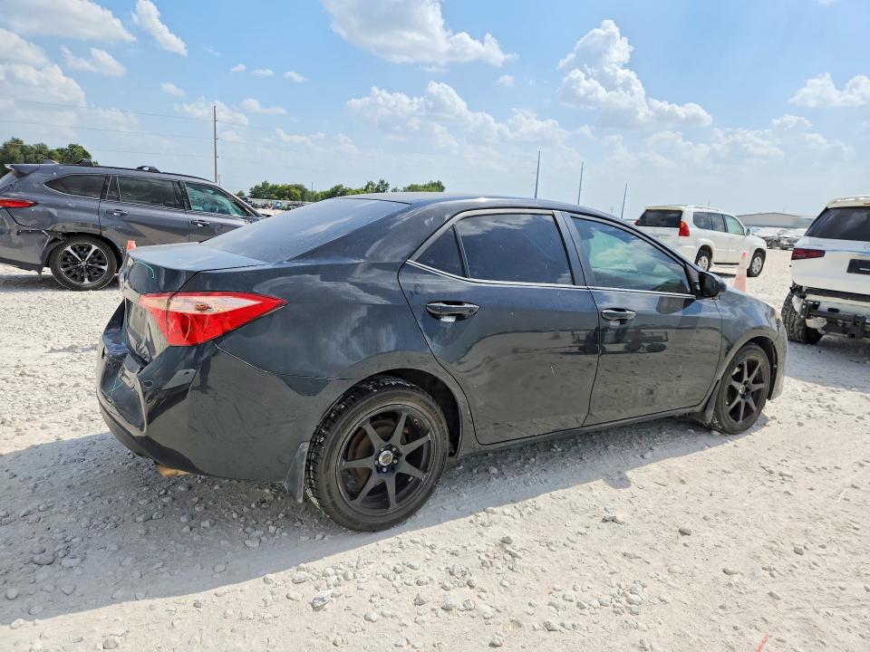 Photo 3 from auction – 2018 TOYOTA COROLLA with VIN 5YFBURHE9JP805987